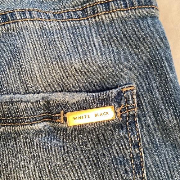 WHBM 8 skinny jean crop.  Distressed some.  See pictures for fit, they stretch. - Picture 12 of 12